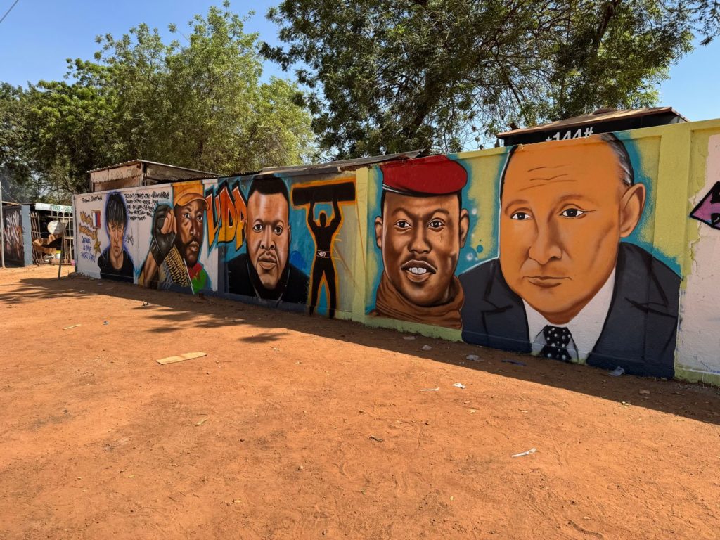 Les Murs de l’aéroport de Ouagadougou s’animent avec la 2e Édition Explosive du Graff Saha