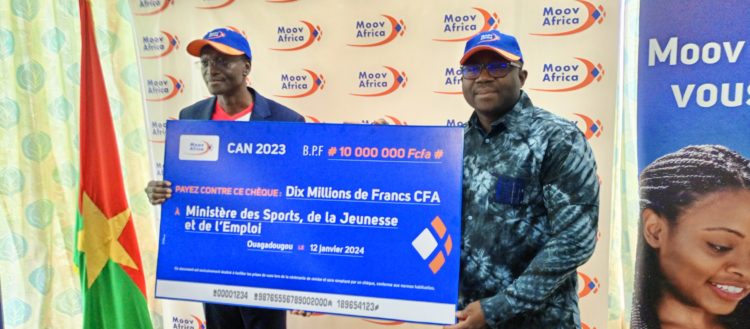 Moov Africa Burkina Affiche son Soutien Inébranlable aux Étalons avec un Généreux Don de 10 Millions de F CFA