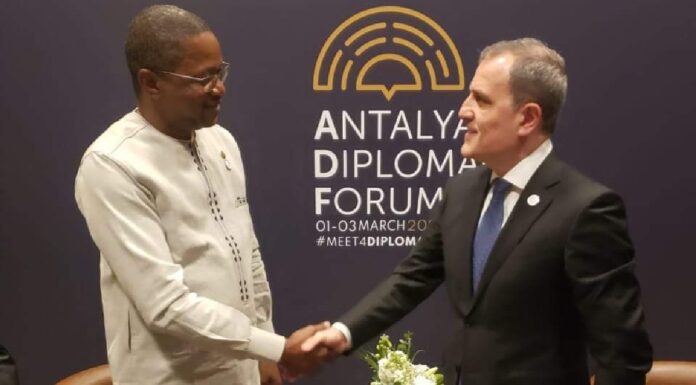 Renforcement des liens bilatéraux : Rencontre entre les ministres des Affaires étrangères du Burkina Faso et de l’Azerbaïdjan