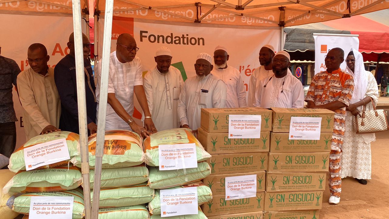 La Fondation Orange Burkina Faso fait don de vivres aux communautés religieuses musulmanes pour le Ramadan