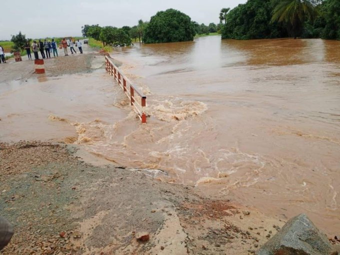 Le pont de Tarfila submergé : Le ministère des Infrastructures appelle à la prudence sur la RN7