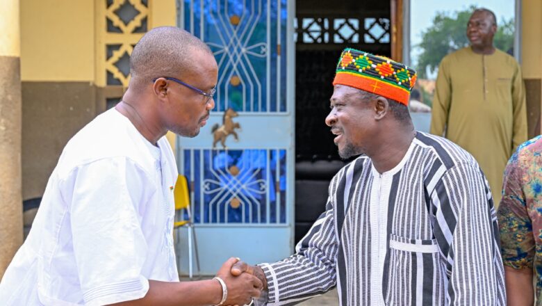 autorités traditionnelles : Le Premier ministre du Burkina Faso rendant visite au Roi de Tenkodogo