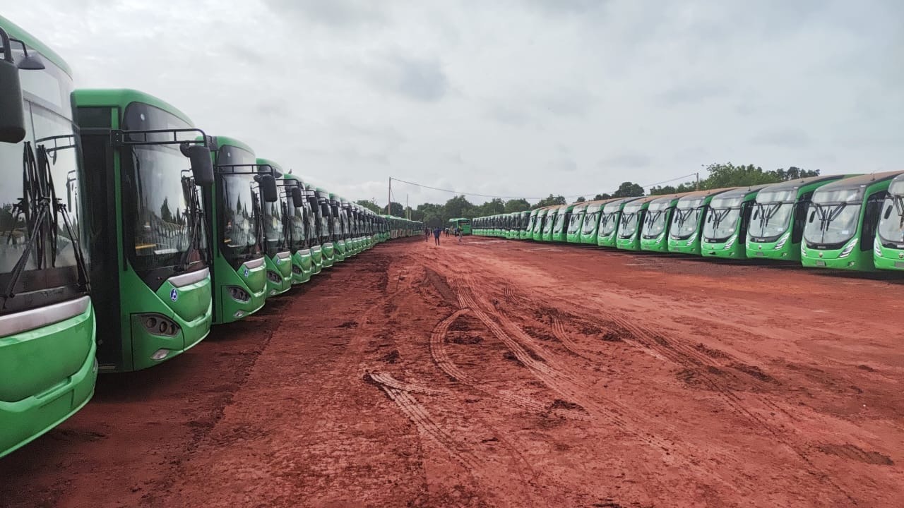 Mobilité urbaine : le Premier ministre offre 155 bus flambant neufs à la SOTRACO