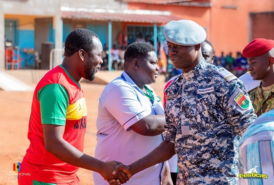 Le Burkina Faso lance la vidéo-verbalisation pour lutter contre l’incivisme routier et moderniser le contrôle.