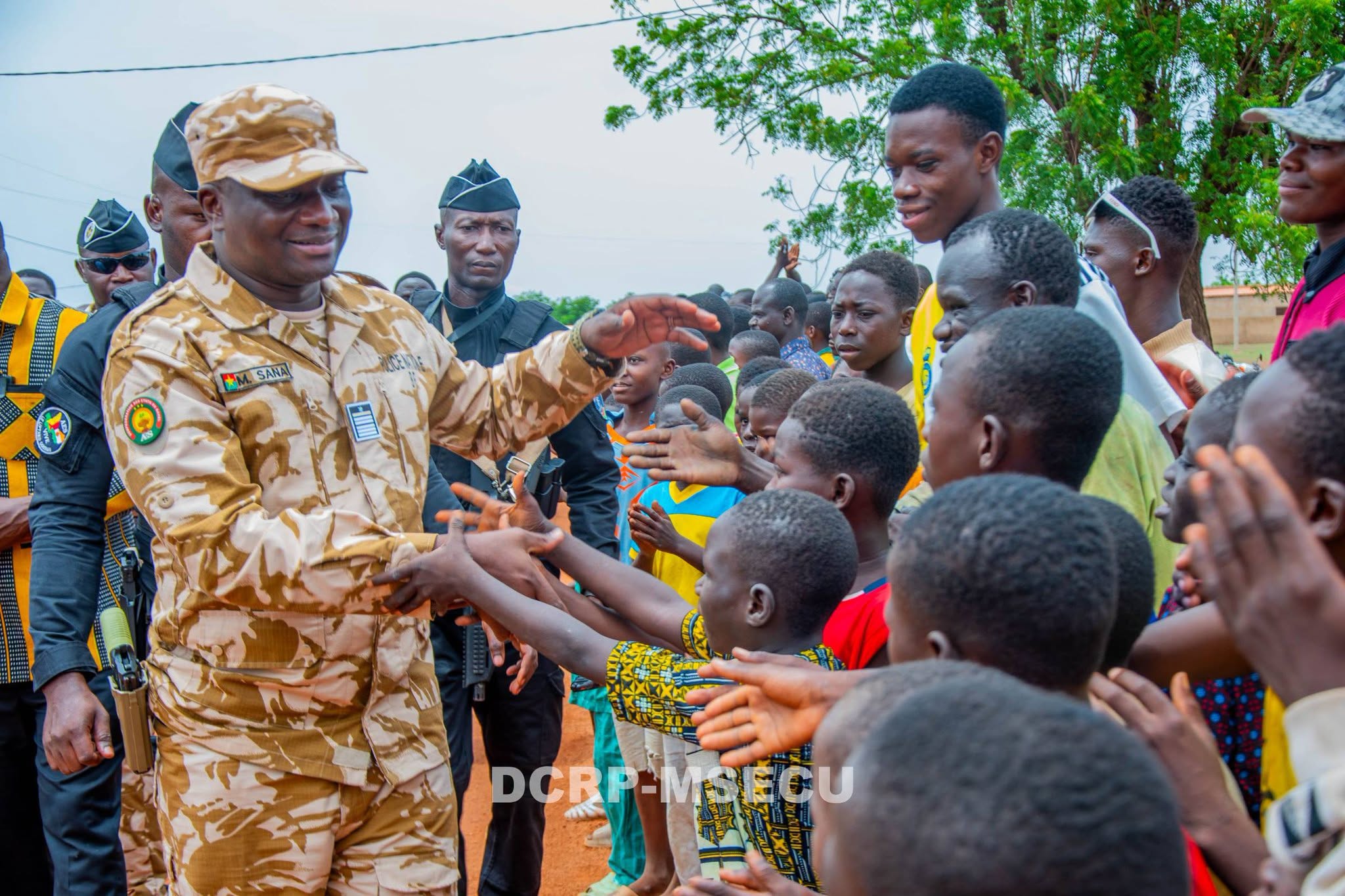 Burkina Faso : à Kougny, la visite du ministre de la Sécurité prend une dimension historique