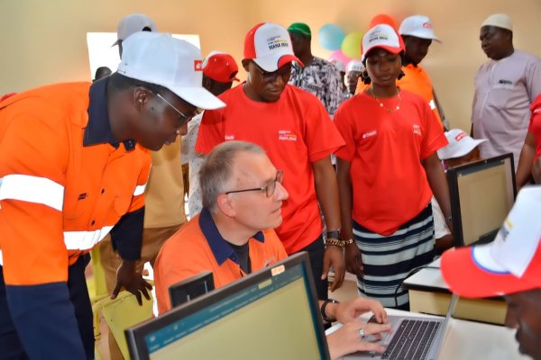 Burkina Faso : la mine de Mana inaugure un centre multimédia pour les jeunes de Wona