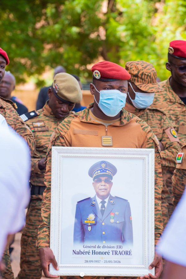 Burkina Faso : les Forces armées rendent un dernier hommage au Général Honoré Nabéré Traoré