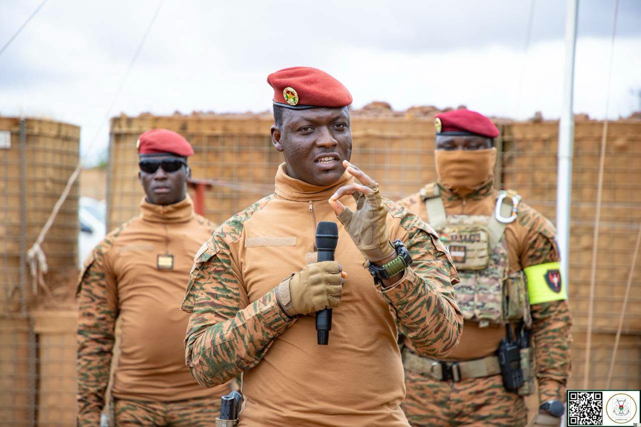 Ibrahim Traoré aux forces combattantes : « Il faut lancer le moteur de la machine de la guerre »